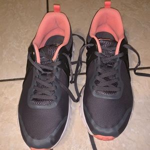 Women’s Reebok Memorytech massage tennis shoes